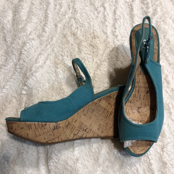 3 pairs of adorable wedges - Picture 3 of 5